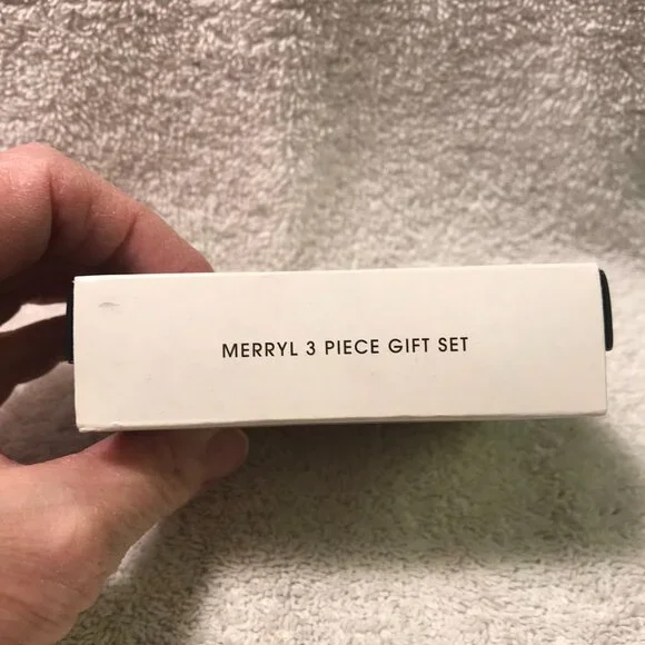 Avon Merryl 3 Piece Gift Set - Silver & Pearl Necklace Bracelet & Earrings - Picture 3 of 16